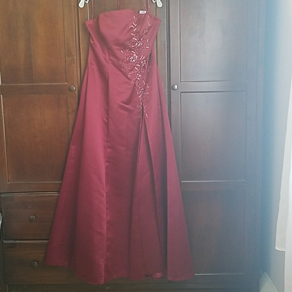 Bella Formals by Venus Bridesmaid Dresses - Picture 5 of 7